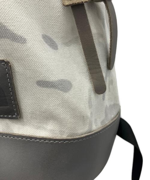THE NORTH FACE（ザ ノース フェイス）THE NORTH FACE (ザ ノース フェイス) リュック アイボリーの古着・服飾アイテム