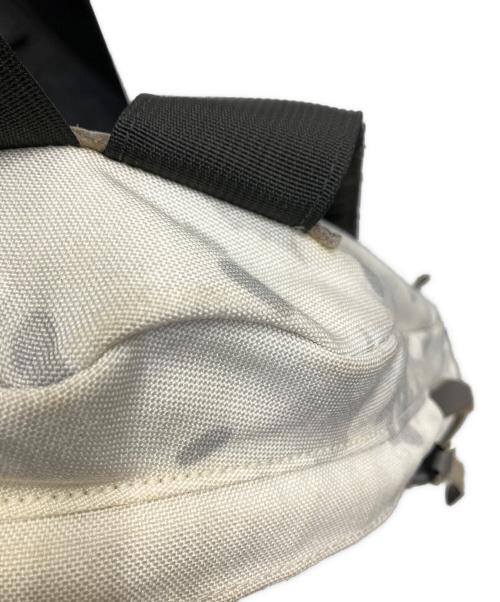THE NORTH FACE（ザ ノース フェイス）THE NORTH FACE (ザ ノース フェイス) リュック アイボリーの古着・服飾アイテム