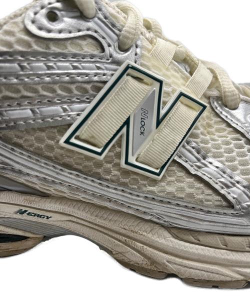 NEW BALANCE（ニューバランス）NEW BALANCE (ニューバランス) M1906REE ホワイト×シルバー サイズ:27の古着・服飾アイテム