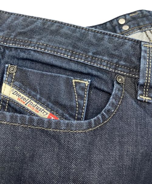 DIESEL（ディーゼル）DIESEL (ディーゼル) デニムパンツ インディゴ サイズ:SIZE 81cm (W32)の古着・服飾アイテム