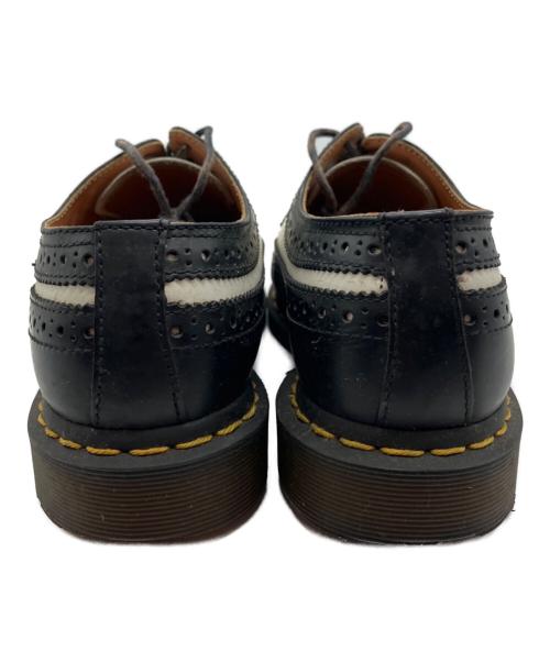 Dr.Martens（ドクターマーチン）Dr.Martens (ドクターマーチン) ウィングチップシューズ ブラック×ホワイト サイズ:UK5の古着・服飾アイテム