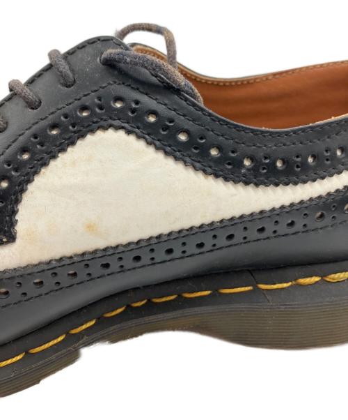 Dr.Martens（ドクターマーチン）Dr.Martens (ドクターマーチン) ウィングチップシューズ ブラック×ホワイト サイズ:UK5の古着・服飾アイテム