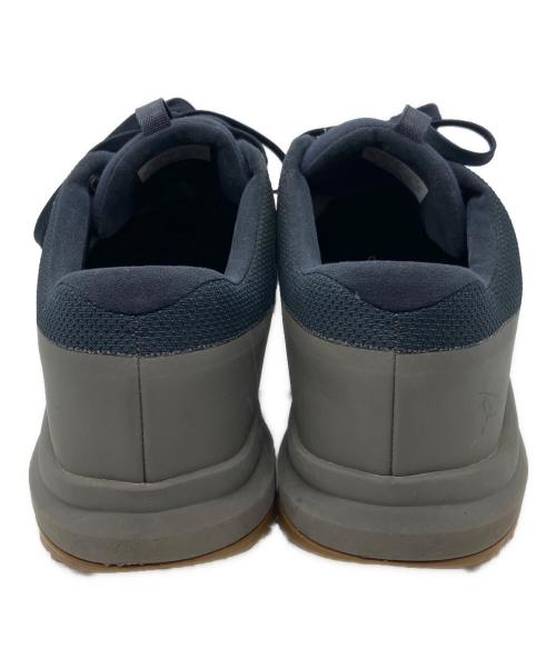 ARC'TERYX（アークテリクス）ARC'TERYX (アークテリクス) シューズ グレー×ネイビー サイズ:SIZE 27cmの古着・服飾アイテム