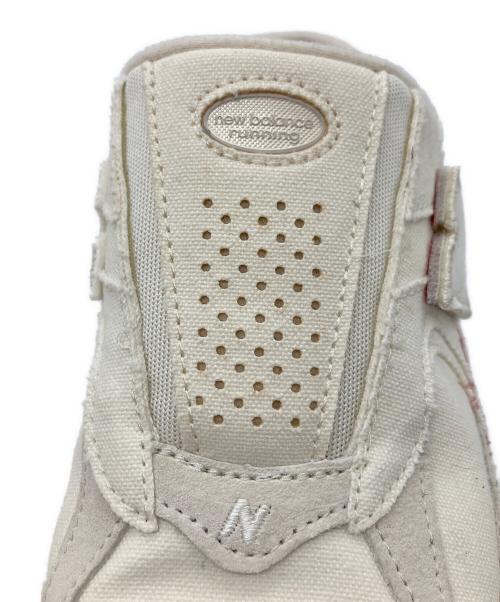 NEW BALANCE（ニューバランス）NEW BALANCE (ニューバランス) BRYANT GILES (ブライアント・ジャイルズ) M2002RM1 アイボリー サイズ:25.5の古着・服飾アイテム