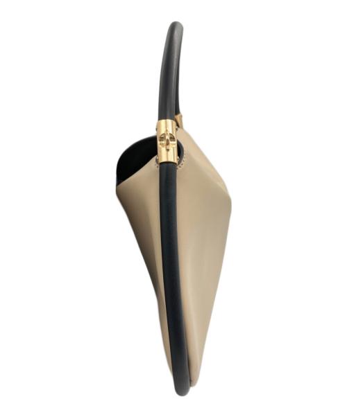 CHARLES & KEITH（チャールズアンドキース）CHARLES & KEITH (チャールズアンドキース) スローチーホーボーバッグ ベージュの古着・服飾アイテム