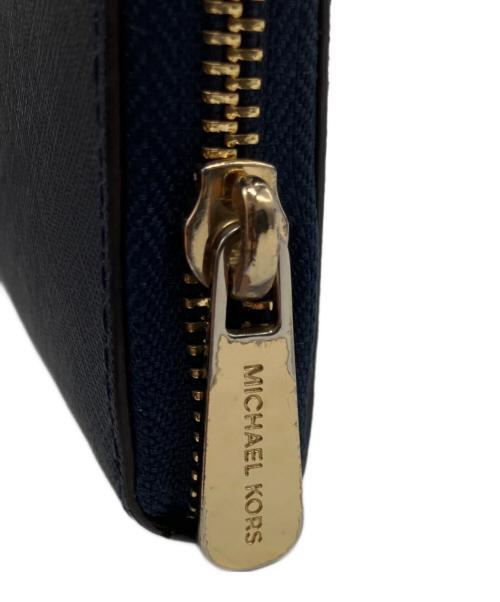 MICHAEL KORS（マイケルコース）MICHAEL KORS (マイケルコース) ラウンドファスナー財布 ネイビー サイズ:‐の古着・服飾アイテム