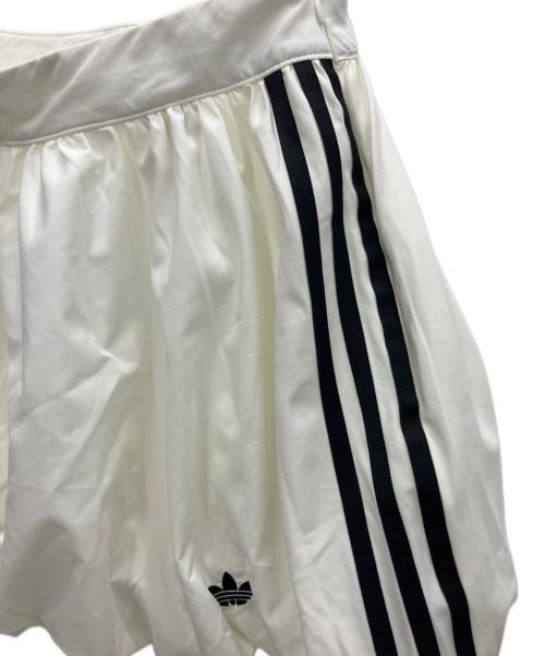 adidas Originals（アディダスオリジナル）adidas Originals (アディダスオリジナル) バルーンスカート ホワイト サイズ:M 未使用品の古着・服飾アイテム