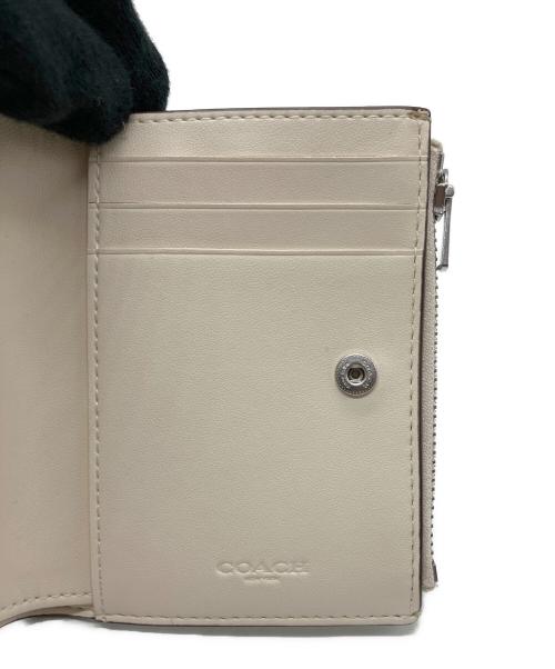 COACH（コーチ）COACH (コーチ) 2つ折り財布 ベージュの古着・服飾アイテム