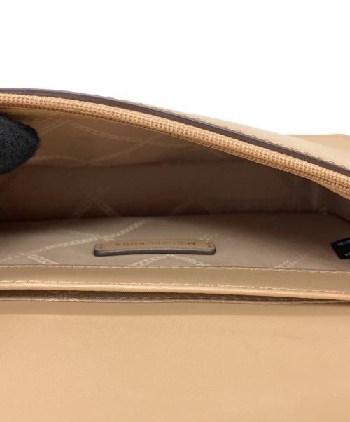 MICHAEL KORS（マイケルコース）MICHAEL KORS (マイケルコース) ショルダーバッグ ベージュの古着・服飾アイテム