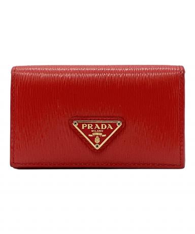 中古・古着通販】PRADA (プラダ) カードケース 三角プレート レッド