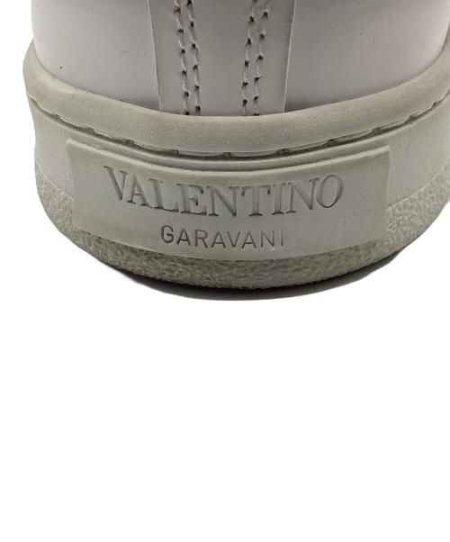 VALENTINO GARAVANI（ヴァレンティノ・ガラヴァーニ）VALENTINO GARAVANI (ヴァレンティノ・ガラヴァーニ) スニーカー スタッズ パンチングロゴ ホワイト サイズ:23.5cmの古着・服飾アイテム