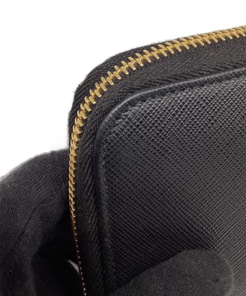 PRADA（プラダ）PRADA (プラダ) ジップアラウンド長財布 トライアングル ブラックの古着・服飾アイテム