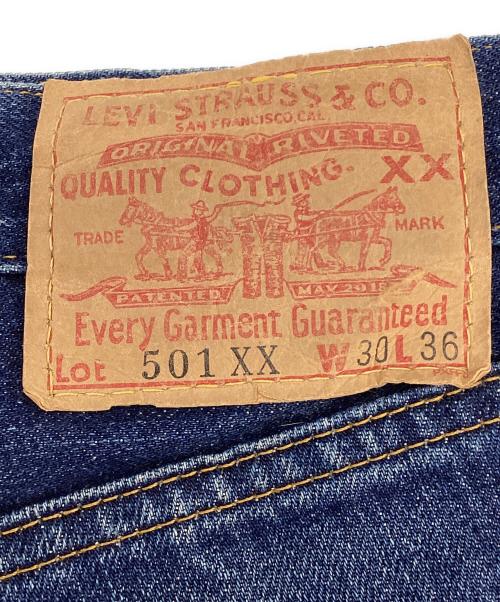 LEVI'S（リーバイス）LEVI'S (リーバイス) LEVI'S 90’ｓ USA製 BIGE バレンシア工場 ボタン裏555 ネイビー サイズ:W30　L36の古着・服飾アイテム