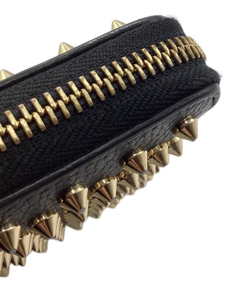 Christian Louboutin（クリスチャン・ルブタン）Christian Louboutin (クリスチャン・ルブタン) PANETTONE SPIKE ラウンドファスナー長財布 ブラック×ゴールドの古着・服飾アイテム