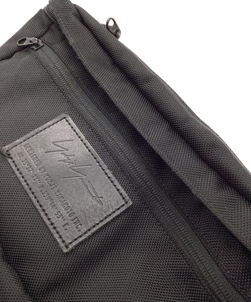 YOHJI YAMAMOTO（ヨウジヤマモト）YOHJI YAMAMOTO (ヨウジヤマモト) New Era (ニューエラ) ボディバッグ ブラックの古着・服飾アイテム