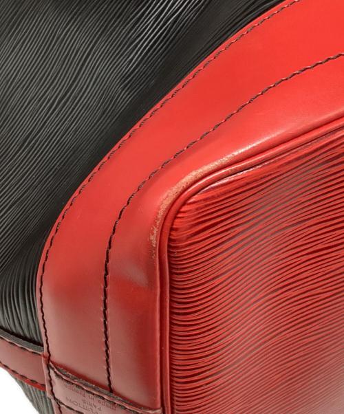 LOUIS VUITTON（ルイ ヴィトン）LOUIS VUITTON (ルイ ヴィトン) ノエ エピ ショルダーバッグ ブラック×レッドの古着・服飾アイテム