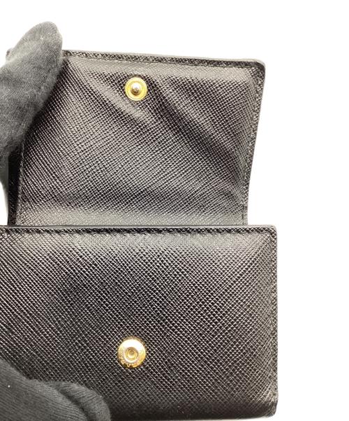 PRADA（プラダ）PRADA (プラダ) 3つ折り財布 サフィアーノ ブラックの古着・服飾アイテム