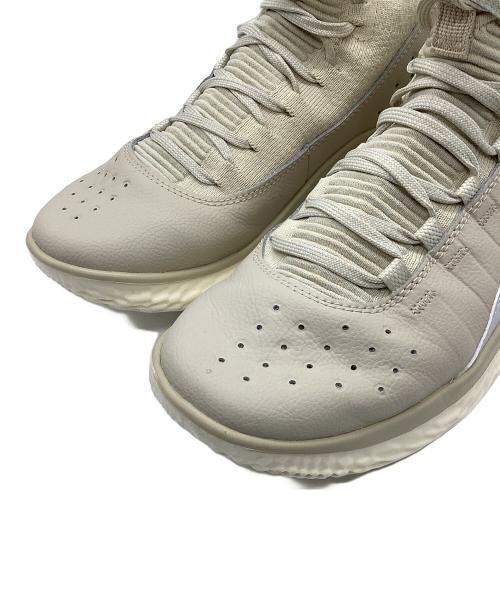 UNDER ARMOUR（アンダーアーマー）UNDER ARMOUR (アンダーアーマー) CURRY4　バスケットシューズ アイボリー サイズ:27.5cmの古着・服飾アイテム