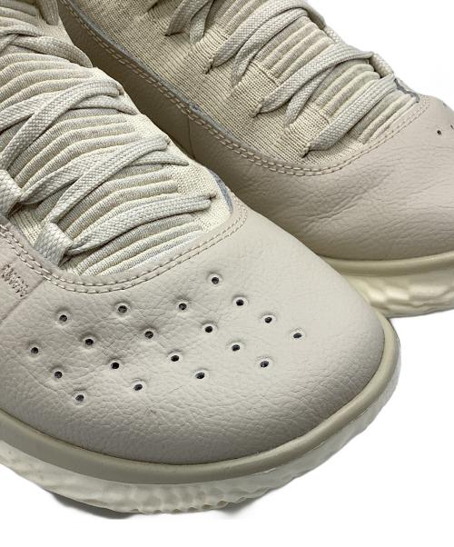 UNDER ARMOUR（アンダーアーマー）UNDER ARMOUR (アンダーアーマー) CURRY4　バスケットシューズ アイボリー サイズ:27.5cmの古着・服飾アイテム