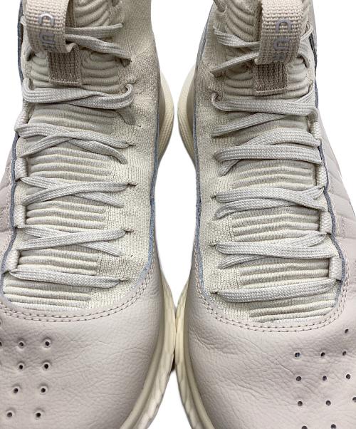 UNDER ARMOUR（アンダーアーマー）UNDER ARMOUR (アンダーアーマー) CURRY4　バスケットシューズ アイボリー サイズ:27.5cmの古着・服飾アイテム