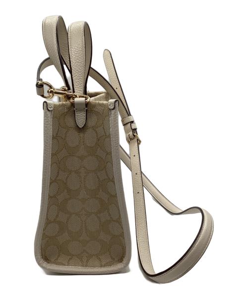 COACH（コーチ）COACH (コーチ) デンプシートート22 シグネチャー ジャカード・ストライプ アンド コーチ パッチ ベージュの古着・服飾アイテム