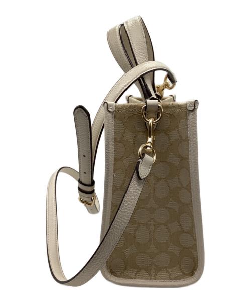 COACH（コーチ）COACH (コーチ) デンプシートート22 シグネチャー ジャカード・ストライプ アンド コーチ パッチ ベージュの古着・服飾アイテム