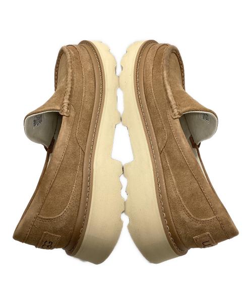 UGG（アグ）UGG (アグ) ローファー M ASCOT LUG ベージュ サイズ:30の古着・服飾アイテム