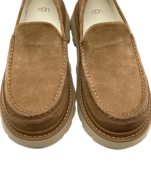 UGG（アグ）UGG (アグ) ローファー M ASCOT LUG ベージュ サイズ:30の古着・服飾アイテム