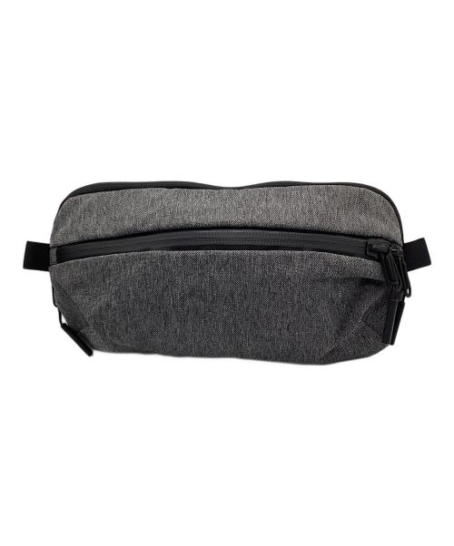 AER（エアー）AER (エアー) ボディーバッグ City Sling 2 グレーの古着・服飾アイテム