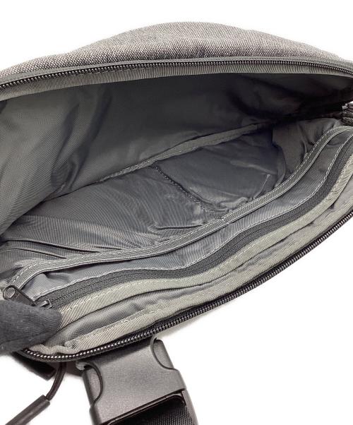 AER（エアー）AER (エアー) ボディーバッグ City Sling 2 グレーの古着・服飾アイテム