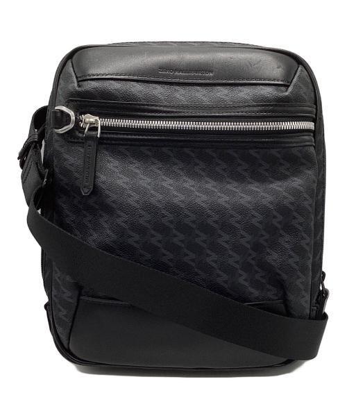 ZERO HALLIBURTON（ゼロ ハリバートン）ZERO HALLIBURTON (ゼロ ハリバートン) ZH Monogram Vertical Shoulder Bag ブラックの古着・服飾アイテム