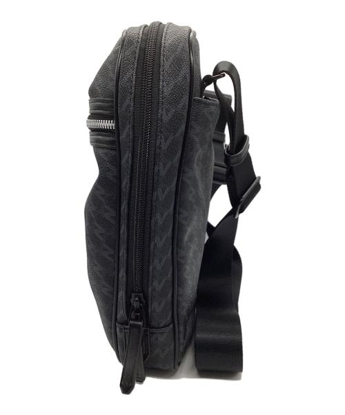 ZERO HALLIBURTON（ゼロ ハリバートン）ZERO HALLIBURTON (ゼロ ハリバートン) ZH Monogram Vertical Shoulder Bag ブラックの古着・服飾アイテム