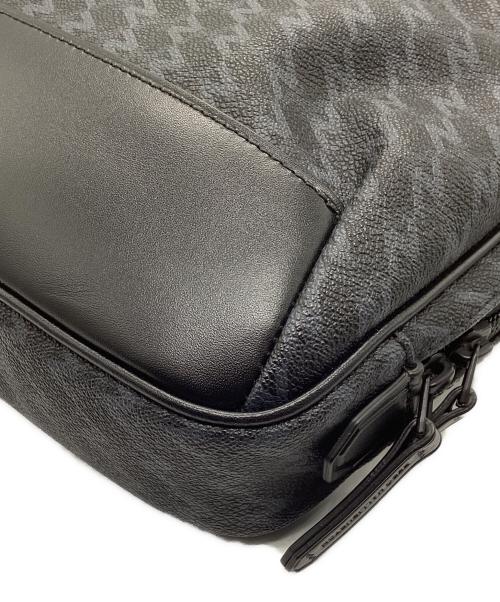 ZERO HALLIBURTON（ゼロ ハリバートン）ZERO HALLIBURTON (ゼロ ハリバートン) ZH Monogram Vertical Shoulder Bag ブラックの古着・服飾アイテム