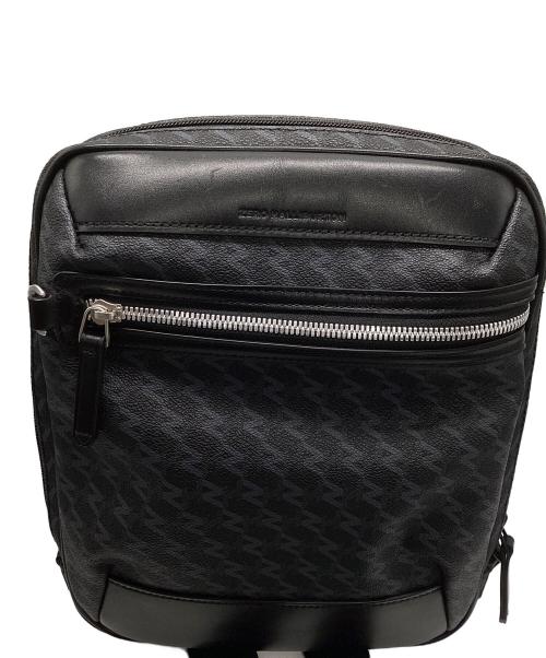 ZERO HALLIBURTON（ゼロ ハリバートン）ZERO HALLIBURTON (ゼロ ハリバートン) ZH Monogram Vertical Shoulder Bag ブラックの古着・服飾アイテム