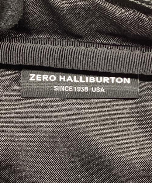 ZERO HALLIBURTON（ゼロ ハリバートン）ZERO HALLIBURTON (ゼロ ハリバートン) ZH Monogram Vertical Shoulder Bag ブラックの古着・服飾アイテム