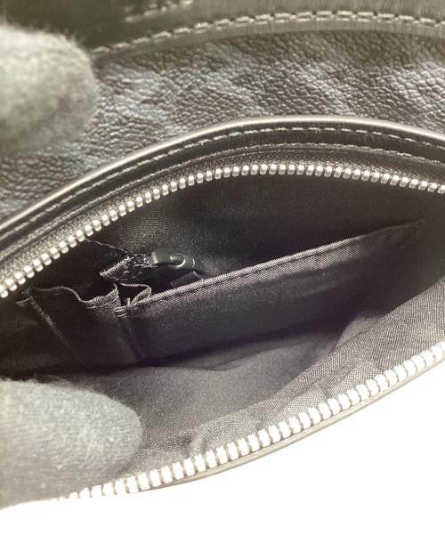 ZERO HALLIBURTON（ゼロ ハリバートン）ZERO HALLIBURTON (ゼロ ハリバートン) ZH Monogram Vertical Shoulder Bag ブラックの古着・服飾アイテム