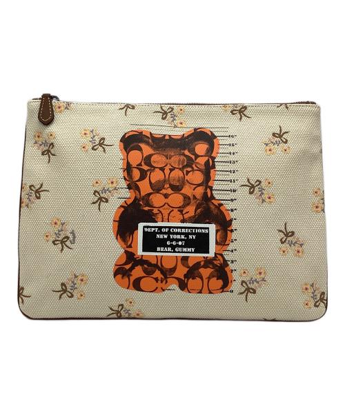 COACH（コーチ）COACH (コーチ) クラッチバッグ　ガミーベアクラッチバッグ ベージュの古着・服飾アイテム