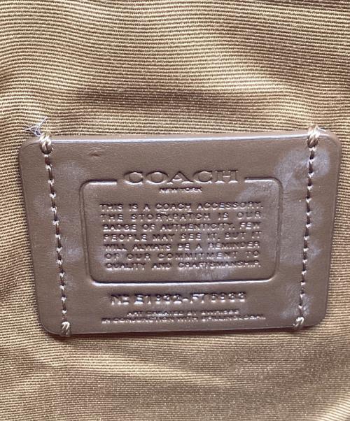 COACH（コーチ）COACH (コーチ) クラッチバッグ　ガミーベアクラッチバッグ ベージュの古着・服飾アイテム