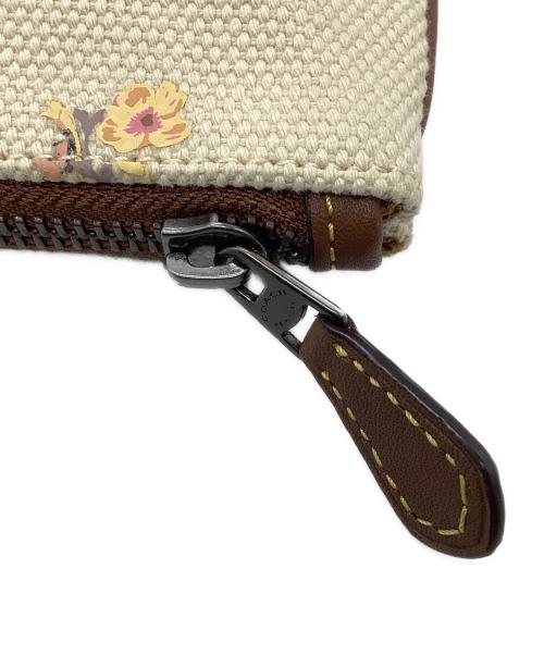 COACH（コーチ）COACH (コーチ) クラッチバッグ　ガミーベアクラッチバッグ ベージュの古着・服飾アイテム