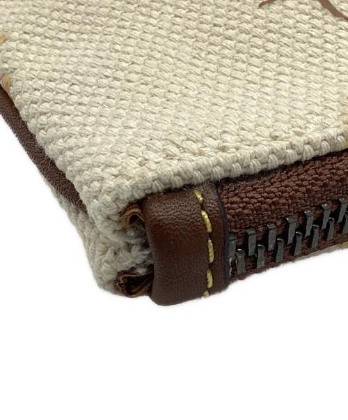 COACH（コーチ）COACH (コーチ) クラッチバッグ　ガミーベアクラッチバッグ ベージュの古着・服飾アイテム