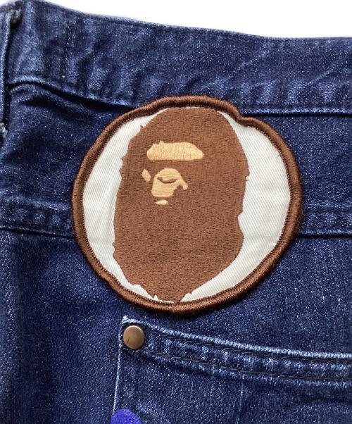 A BATHING APE（アベイシングエイプ）A BATHING APE (アベイシングエイプ) ワッペン・ブルーカラーロゴ　デニムパンツ インディゴ サイズ:Mの古着・服飾アイテム