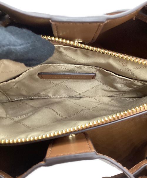 MICHAEL KORS（マイケルコース）MICHAEL KORS (マイケル・コース) CARSON センタージップ サッチェル スモール ブラウンの古着・服飾アイテム