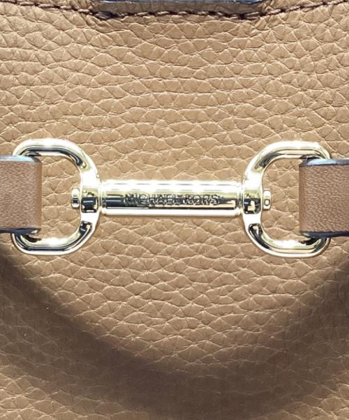 MICHAEL KORS（マイケルコース）MICHAEL KORS (マイケル・コース) CARSON センタージップ サッチェル スモール ブラウンの古着・服飾アイテム