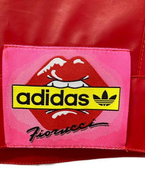 adidas（アディダス）adidas (アディダス) FIORUCCI (フィオルッチ) KISS JACKET レッド サイズ:Ｍの古着・服飾アイテム