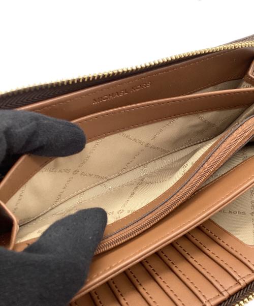 MICHAEL KORS（マイケルコース）MICHAEL KORS (マイケルコース) ラウンドファスナー財布 ブラウンの古着・服飾アイテム