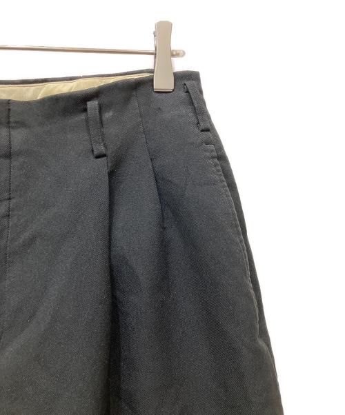 COMME des GARCONS HOMME PLUS（コムデギャルソンオムプリュス）COMME des GARCONS HOMME PLUS (コムデギャルソンオムプリュス) ポリ縮絨タックワイドテーパードパンツ ブラック サイズ:XSの古着・服飾アイテム