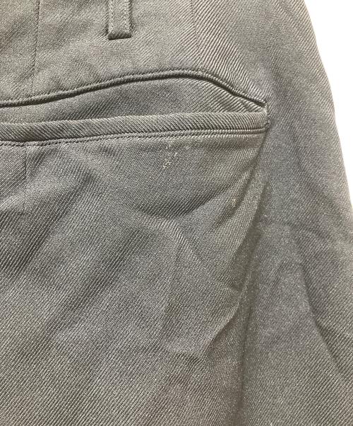 COMME des GARCONS HOMME PLUS（コムデギャルソンオムプリュス）COMME des GARCONS HOMME PLUS (コムデギャルソンオムプリュス) ポリ縮絨タックワイドテーパードパンツ ブラック サイズ:XSの古着・服飾アイテム