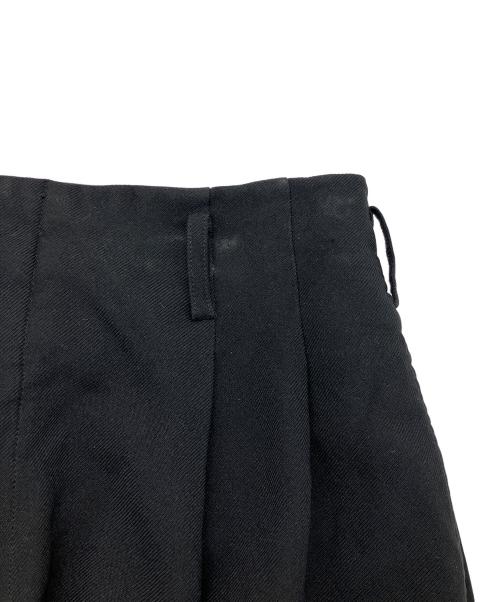 COMME des GARCONS HOMME PLUS（コムデギャルソンオムプリュス）COMME des GARCONS HOMME PLUS (コムデギャルソンオムプリュス) ポリ縮絨タックワイドテーパードパンツ ブラック サイズ:XSの古着・服飾アイテム