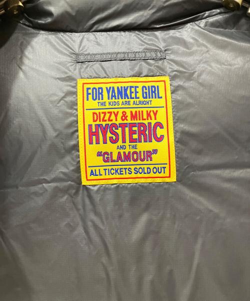 Hysteric Glamour（ヒステリックグラマー）Hysteric Glamour (ヒステリックグラマー) CREW PATCHアップリケ スタンドカラーダウンベスト シルバー サイズ:Freeの古着・服飾アイテム