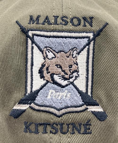 maison kitsune（メゾンキツネ）MAISON KITSUNE (メゾンキツネ) キャップ オリーブの古着・服飾アイテム